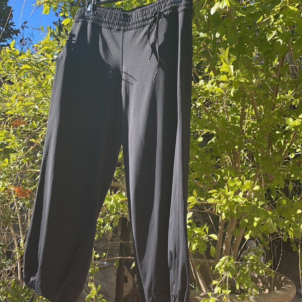 Vintage LuLuLemon Black Crop Pants, Size 6